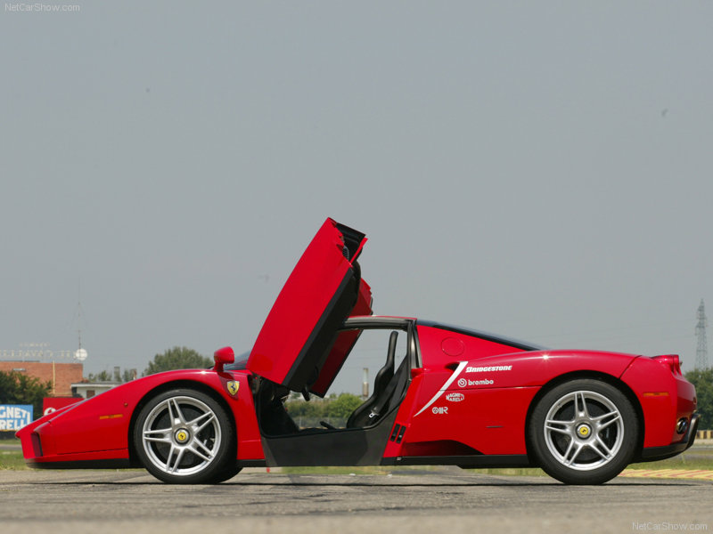 Ferrari-Enzo_2002_800x600_wallpaper_11